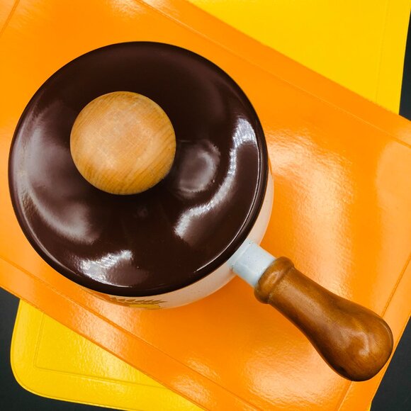 Vintage 70s Merry Mushrooms Enamel Fondue Pot Wood Handle, Retro Cottagecore - Picture 4 of 11